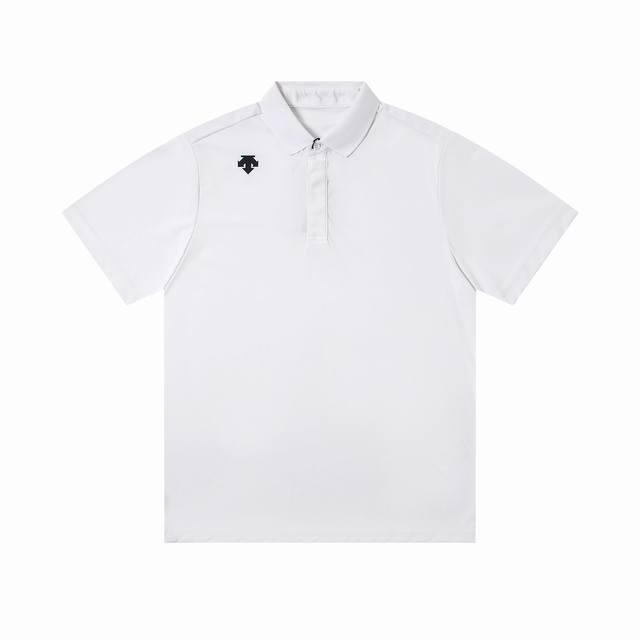 Descente 迪桑特Training 系列综训防晒运动健身男短袖Polo衫 采用经典Toyobo功能性面料制成的短袖Polo 面料质感透气，柔软亲肤， 同时
