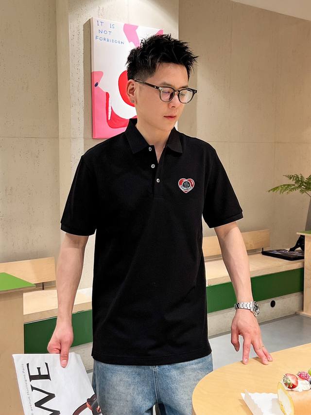 蒙口2025Ss夏季新款 Logo男士翻领Polo衫！经典商务男款，高端男装的天花板级别的商务男款！简约时尚大气不失优雅，单穿内搭体面过人，品质控 细节控的闭眼