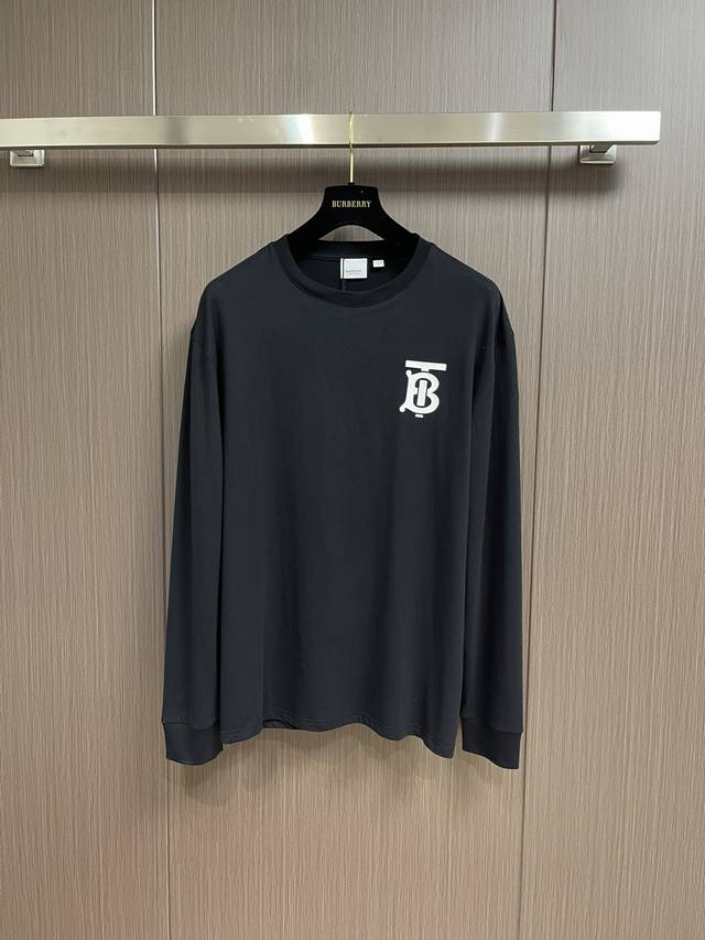 Burberry 经典胸口压胶 Tb 字母长袖，面料为60S双股双纱100％全棉面料印花采用日本进口珍珠浆先打底再印色再包边共用35道工艺完成，成衣耐水洗不脱浆