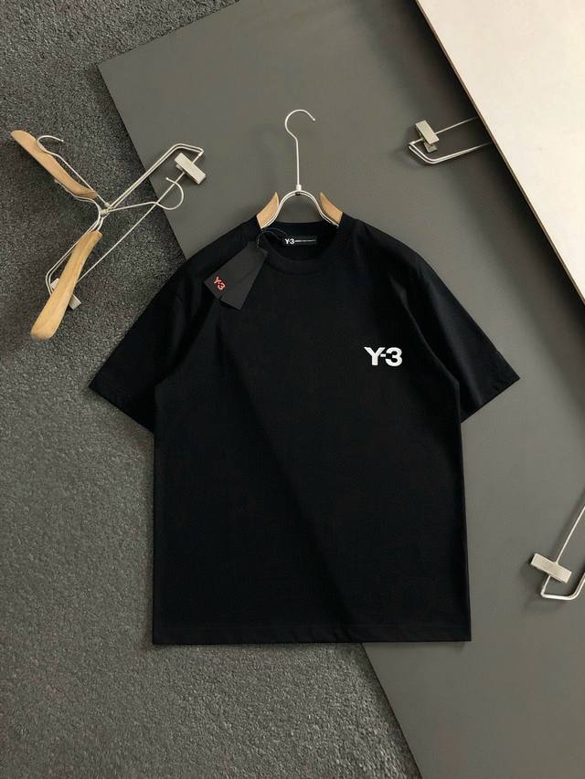 Y-3 2025春夏新款首发专柜最新款短袖圆领T恤 高端订制 设计前卫时尚！品牌Logo重工艺设计 高端定制面料.手感柔软.穿着舒适.专柜级别精致车线.做工精细