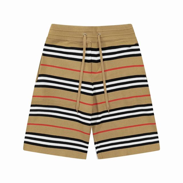 Burberry 巴宝莉 经典款 Ss新款针织短裤，定制面料采用威化布织法，提花针织工艺，版型紧致立体，4杠拼接，定制裤绳五金质感强，顺滑，上身舒适透气，凹凸有