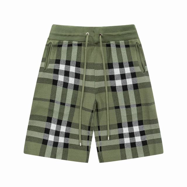 Burberry 巴宝莉 经典款 Ss新款针织短裤，定制面料采用威化布织法，提花针织工艺，版型紧致立体，4杠拼接，定制裤绳五金质感强，顺滑，上身舒适透气，凹凸有