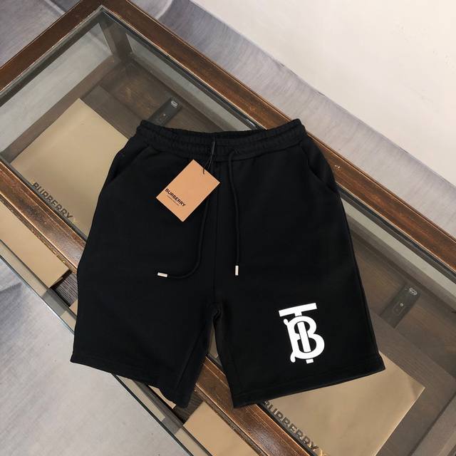 Bur*Berry 巴宝莉 夏季时尚休闲新款男士休闲松紧短裤，高端版本！此款采用400克精梳紧密棉面料， 同缸染1：1拉架罗纹保证同色不变形，经典字母印花Log