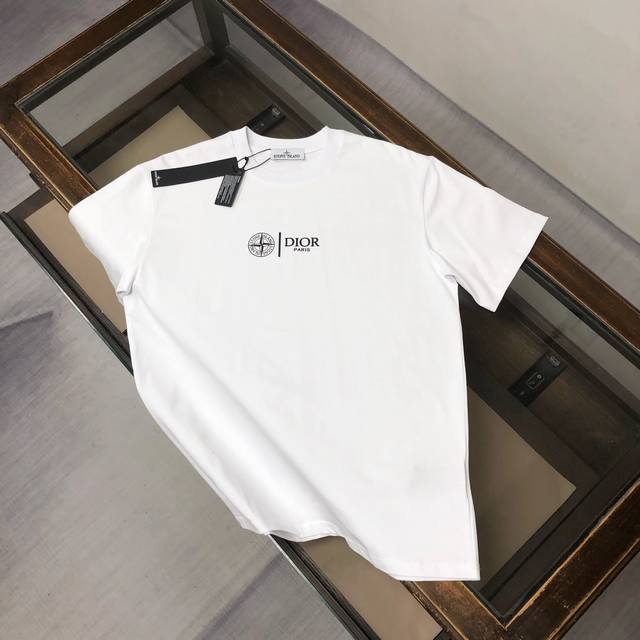 Stone Island 石头岛 2025春夏新款男女同款短袖圆领T恤，极具个性高级风，标志罗盘Logo印花工艺设计！定制纯棉面料！一款简约高级的时尚单品，穿搭
