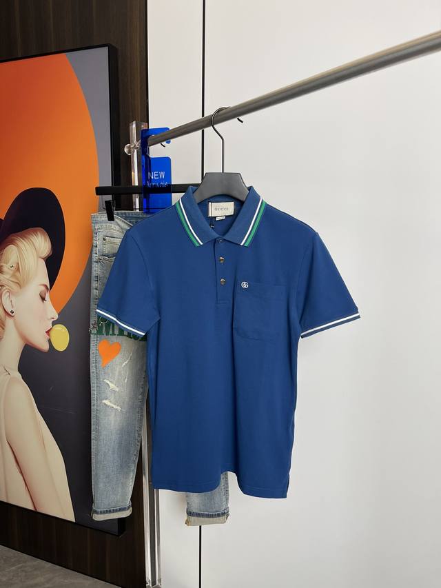 Gucci新款男士Polo短袖，整体的设计时尚感 百搭经典Polo衫 品牌Logo设计，面料采用客供定织 丝光珠地棉，甄选上等长绒棉花原料！亲肤挺滑手感，上身挺