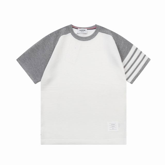 Thom Browne 汤姆布朗 拼色 四杠针织Olo衫 升级，灵感源自八十年代复古 原版面料 官方同款 圆领 短袖 定制 网纱毛衣针织面料 手感非常舒服 春夏