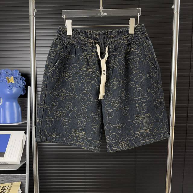 653 当天到货 现货现配 Louis Vuitton 路易威登 金色四叶草刺绣Logo 男女同款 牛仔短裤 采用水洗丹宁面料 进口绣花机匹绣工艺 激光定位裁剪