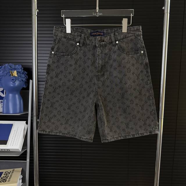 648 当天到货 现货现配 Louis Vuitton 路易威登。 25Ss暗纹老花满印提花牛仔短裤 原版开发斜纹全棉提花丹宁牛仔材质，提花图型大小间距相同，图
