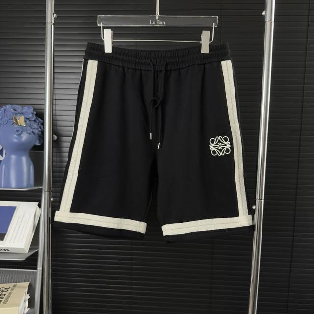620 当天到货 现货现配 Loewe 罗意威 字母 刺绣织带拼接 五分裤、纯棉卫衣布面料、特别手感、超级质感 舒适柔软透气 休闲宽松版型 潮流男女同款。套装