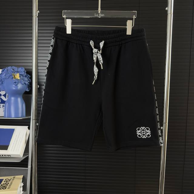 618 当天到货 现货现配 Loewe 罗意威 织带拼接 字母 Logo标识刺绣 五分裤、高品质纯棉 面料、特别手感、超级质感 舒适柔软透气 休闲宽松版型 潮流