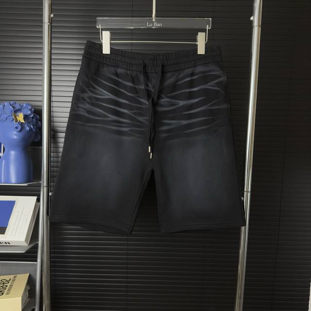 609 当天到货 现货现配 Balenciaga 巴黎世家 2025新款 喷墨褶皱纹路 刺绣小字母Logo 男女日常通勤穿搭必备 休闲短裤 定制毛圈面料 进口田