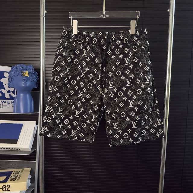 607 当天到货 现货现配 Louis Vuitton 路易威登 2025新款 批布满印老花字母Logo 男女日常通勤穿搭必备 休闲短裤 定制毛圈面料 松紧+抽