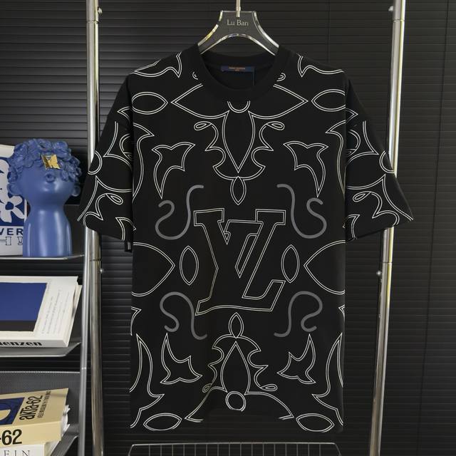 599 当天到货 现货现配 Louis Vuitton 路易威登 老花字母印花短袖T恤 独家首发高定 面料采用310克重磅纯棉，定制32支双股螺纹，成衣两遍水洗