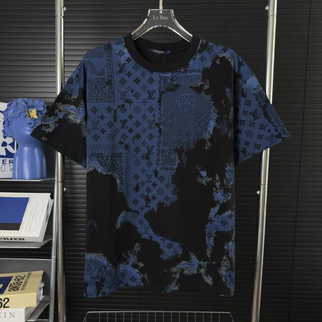 588 当天到货 现货现配 Louis Vuitton 路易威登 老花字母满印短袖T恤 独家首发高定 面料采用310克重磅纯棉，定制32支双股螺纹，成衣两遍水洗