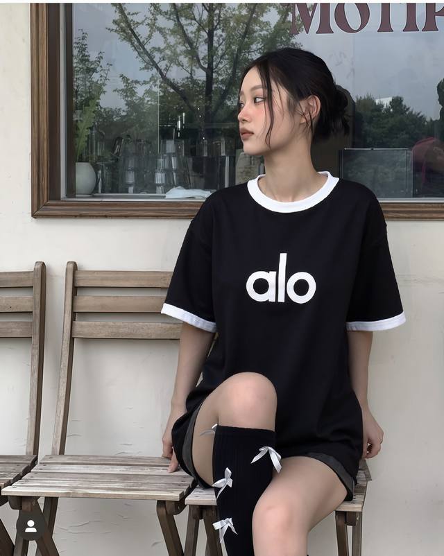 Alo撞色拼接Ins风发泡印花Logo宽松慵懒风T恤 款号 ：Al 码数：M L Xl 颜色：宝蓝 深灰 花灰 黑色 粉色 果绿色 P价：70