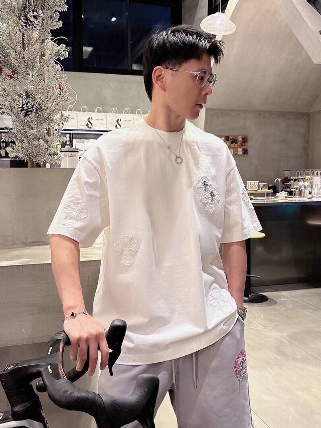 衣服 裤子 。Chrome Hearte 克罗心 Ch 新款 十字架马蹄克罗心梵文 立体贴布秀工艺，水洗磨破，纯棉面料，同缸定染特种加粗32支双股1X1螺纹。.