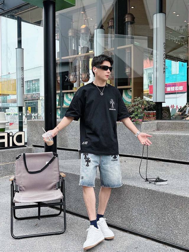 衣服 裤子 克罗心 春夏新款首发专柜最新款短袖圆领T恤 高端订制 设计前卫时尚！品牌Logo重工艺设计刺绣。高端定制新疆棉 手感柔软.穿着舒适.专柜级别精致车线