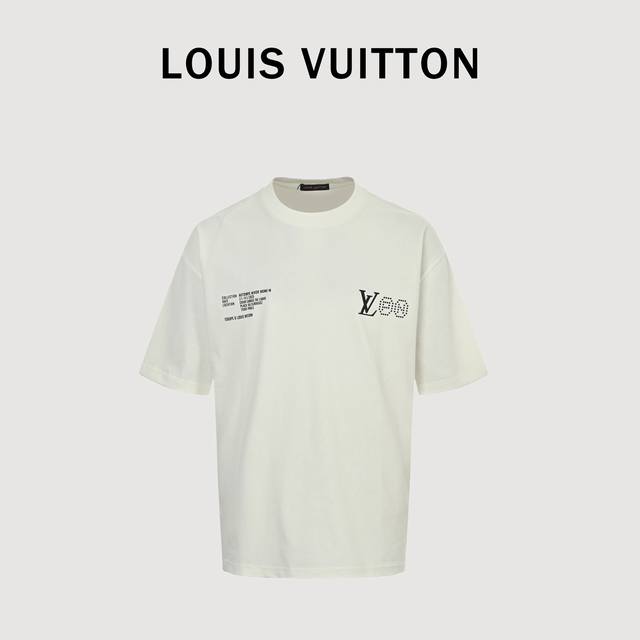 Louis Vuitton 路易威登 Lv 25Ss 铆钉字母短袖T恤 面料采用定制240G 26支特滑双股精棉平纹高密无尘全棉布料。前幅高密度加厚，走线平整，