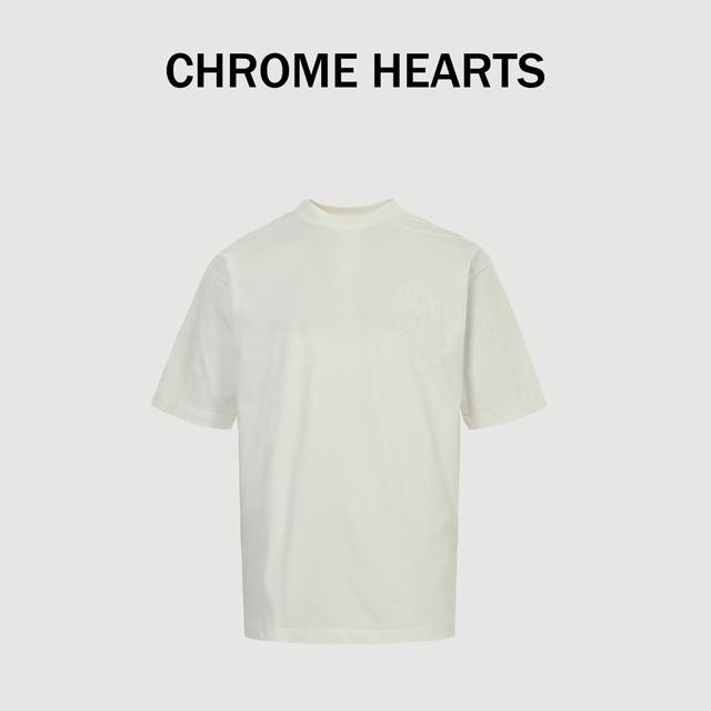 Comehearts潮刺绣马蹄后背贴布重叠十字架圆领短袖 面料采用净布 克重 搭配320克1*1罗纹，4色环保定染面料、螺纹同缸无色差。 成衣白墨直喷印花，进口