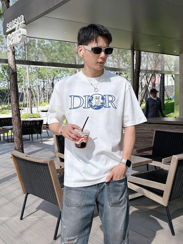 迪奥 早春最受欢迎的Dior短袖T恤衫种草 迪奥Dior 新款丁恤，潮奢来袭[爱心R] [两颗心R]宝子们，迪奥Dior 新款丁 恤闪亮登场啦[两颗心R] [害