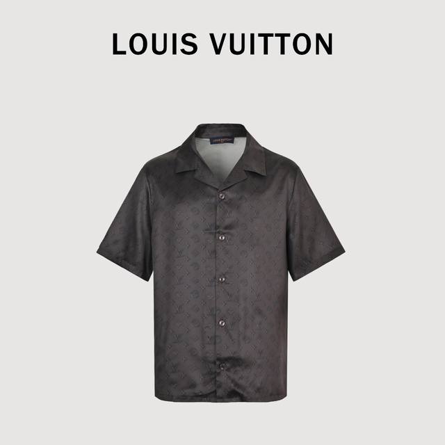 Louis Vuitton Lv 老花暗纹满印短袖衬衫 正品15919购入，定制60支桑蚕丝混纺满印面料，75D衬布，布匹直喷工艺，手工包缝，定制辅料，宽松版型