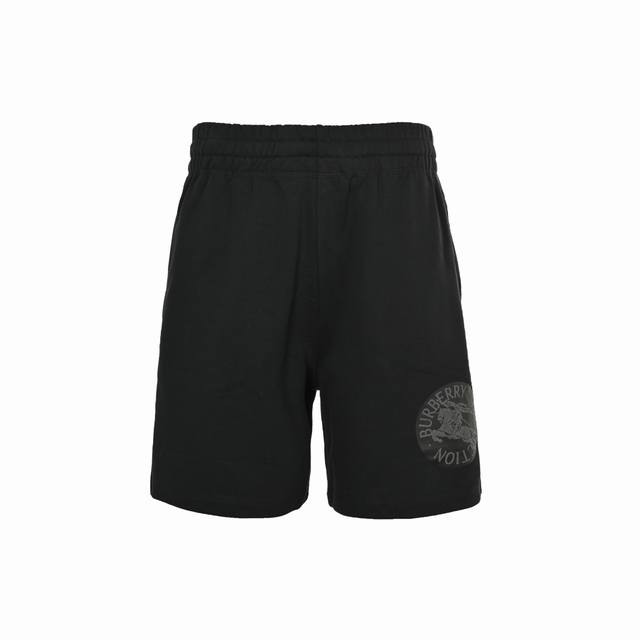 Burberry 巴宝莉 25Ss 战马印章印花短裤 Burberry新款短裤，选用轻盈翻面绒棉质面料打造，呈现休闲版型。裤腿印花灵感来自 20 世纪上半叶的品