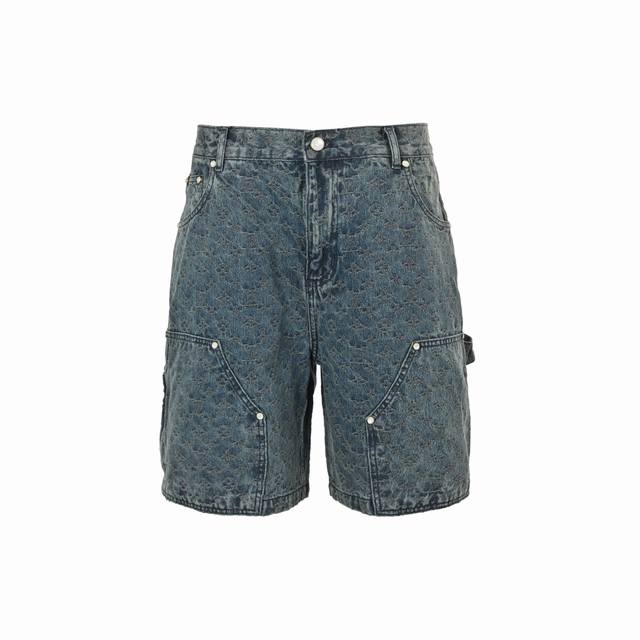 Louis Vuitton 路易威登 25Ss 满幅老花提花套装牛仔短裤 提花织纹升级经典卡车廓形，并借珠光纽扣演绎丹迪风尚，轻松成就跨季佳选。可搭配同款牛仔裤