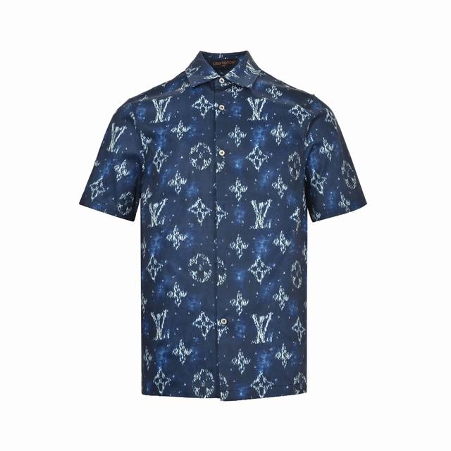 Louis Vuitton 路易威登 25Ss 老花满印渲染套装短袖衬衫 Lv新款短袖衬衫聚焦当季 Monogram Regatta 印花。棉质府绸浸染深邃色彩