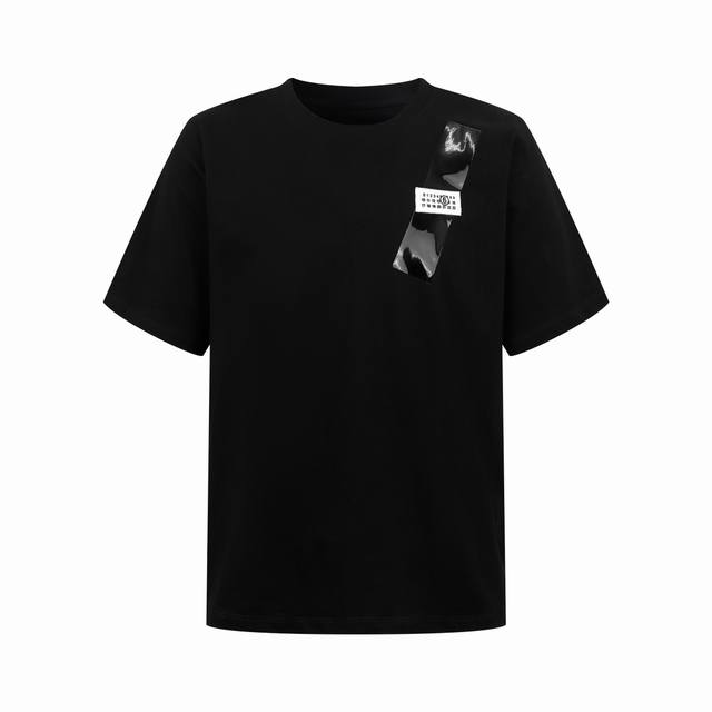 高版本Maisonmargiela 马吉拉 胶带数字标签印花短袖，区别市场普通版本。定制活性棉 爽滑细腻 舒适贴肤 胸前饰以醒目的马吉拉胶带数字标签做点缀 胶带