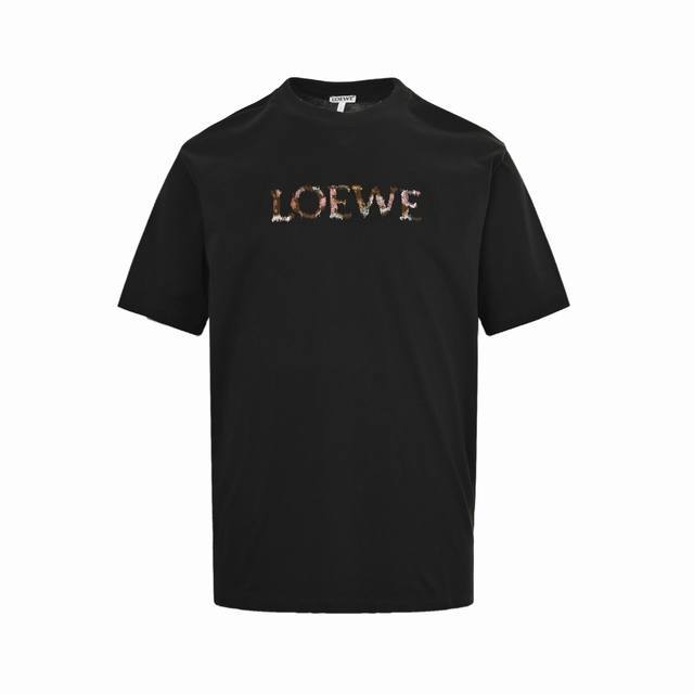 Loewe 罗意威 25Ss Loe渐变字母刺绣短袖 购入原版开发轻质纯棉紧密棉面料，采用24S特纺织紧密棉185G，搭配32S1X1拉架螺纹220G，由于采用