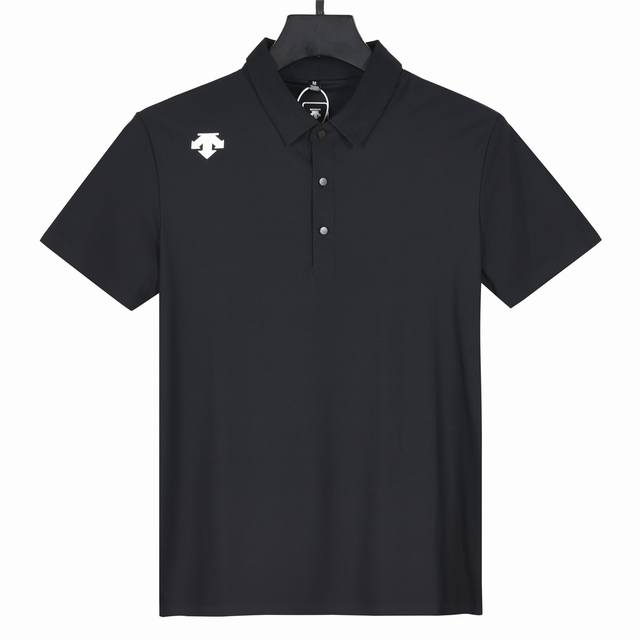 专柜同款！冰丝迪桑特Polo衫 迪桑特Descente新款男士翻领无痕冰丝短袖Polo衫！高端牛奶丝锦氨混纺面料，爽滑亲肤，悬垂透气，舒适感非常好！胸前高温压烫