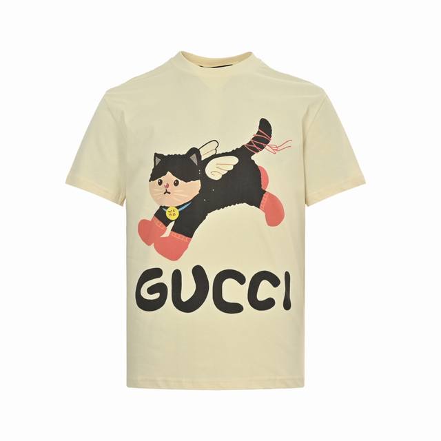 Gucci 古驰 25Ss 趣味卡通系列印花短袖 选用客供定制针织 %纯棉面打造,面料手感细腻，厚实有质感的纯棉布 高密度的机织工艺，如棉絮般柔紧致舒适，有挺括