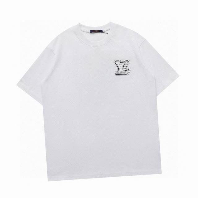 路易威登 Louis Vuitton 夏季新款 前后刺绣苞芯Logo圆领短袖T恤，高端品质采用定织定染高克重面料，洗水完高达280G纯棉面料，螺纹增加到2.7不