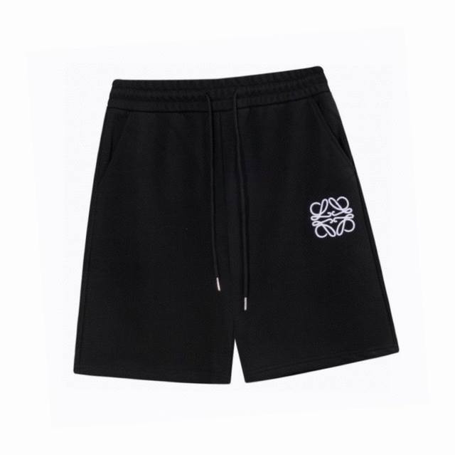 罗意威 Loewe 夏季新款 经典小标刺绣休闲短裤，采用高级质量360G面料，手感非常细腻. 上身舒适，纯棉外抽绳腰头，腰头抽绳五金Logo定制做法，细节处理非