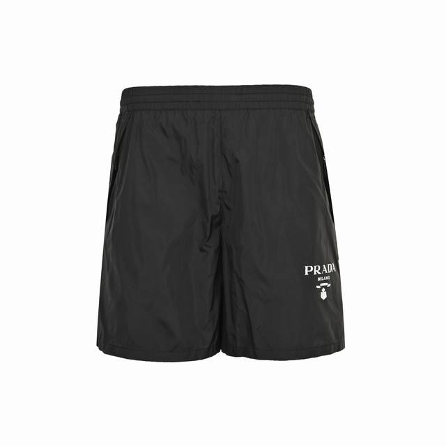 Prada 普拉达 25Ss 印花徽标尼龙短裤 采用科技尼龙防水面料 薄如蝉翼 质感莎爽 休闲舒适 Logo采用厚板印花 推荐入手 Size:38 40 42