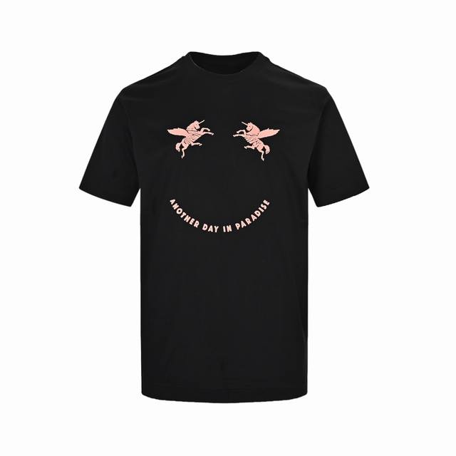 Givenchy 纪梵希 25Ss 独角兽笑脸刺绣短袖 采用 %棉质面料，柔软透气，让你在夏日里尽享舒适。 胸前独角兽字母刺绣笑脸图案，展现品牌独特魅力，简约而