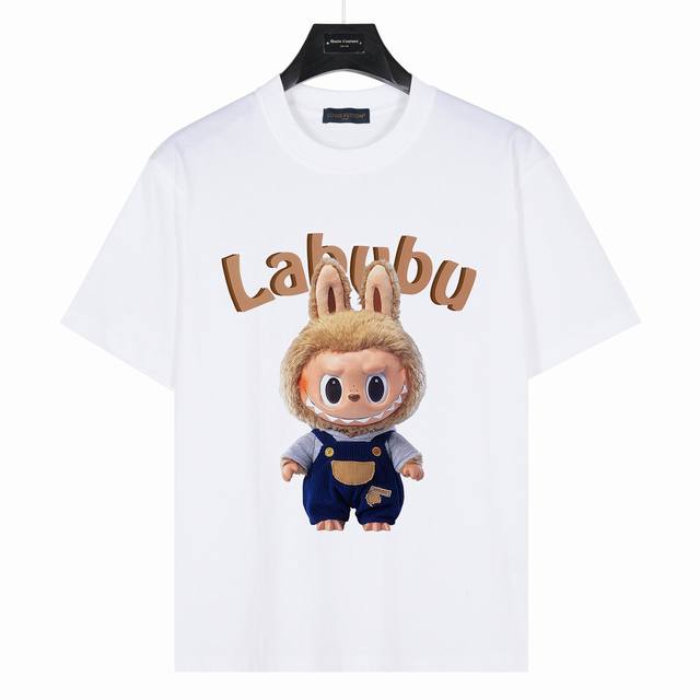 Labubu&Lv联名 Zimomo 款号:Lb11 白色 240克重磅小落肩100%棉T恤。Os版型，宽松有型好搭配。采用精梳紧密赛络工艺，面料更耐磨。袖口以