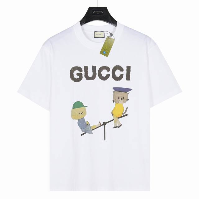 Gucci 跷跷板单色 款号:Gg08 白色 240克重磅小落肩100%棉T恤。Os版型，宽松有型好搭配。采用精梳紧密赛络工艺，面料更耐磨。袖口以及下摆三排紧密