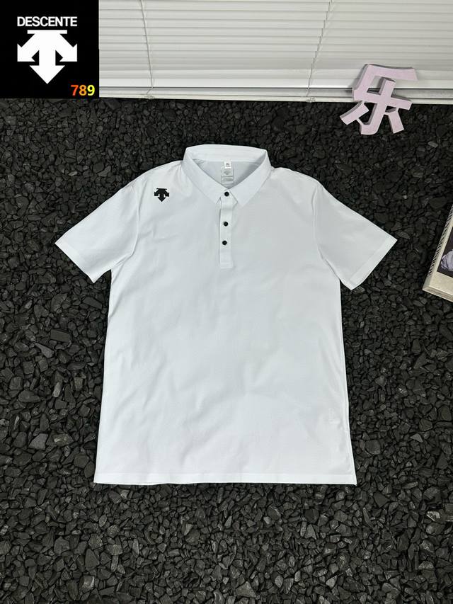 Descente迪桑特短袖Polo衫压胶冰丝纯色T恤 立体压胶标 - 在追求品质与格调的商务领域，一件出色的Polo衫是男士们彰显品味的关键。这款Descent