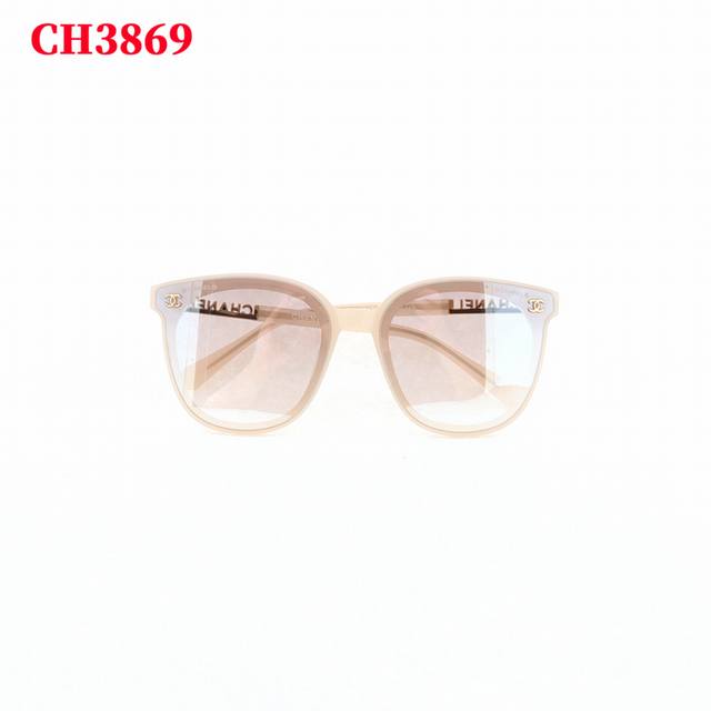 Chanel 香奈儿镜腿镂空字母太阳眼镜 奶茶渐变色 Ch3869 Chanel新款墨镜，镜腿是Chanel的Logo不突兀很好看，镜框巨显脸小～可以遮住高颧骨