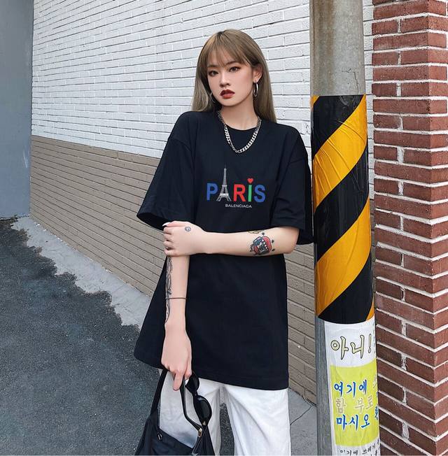 上新！Balenciaga巴黎世家新款Paris字母短袖T恤，把经典玩出不同，打破单一设计再创造，增多点趣味性！男女同款入，厚实有质感，透气且吸汗，喜欢就盘她！