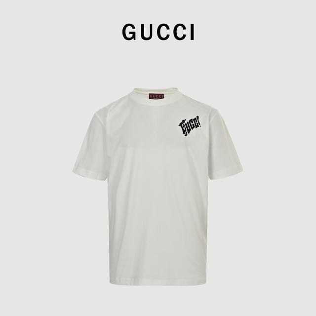 Gucci古驰Guc Lido系列 黑字短袖T恤 原版6500购入，原版布料定制40支双股， G全棉布料。前幅进口机刺绣13万针，后幅大胶浆印花，还原原版品质。