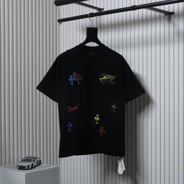 Chrome Hearts 克罗心 刷漆十字架短袖T恤 采用直喷进口机器印花 五金辅料均开磨定制 正确配置 黑色2025克罗心正品包装 280克定制定染双纱棉