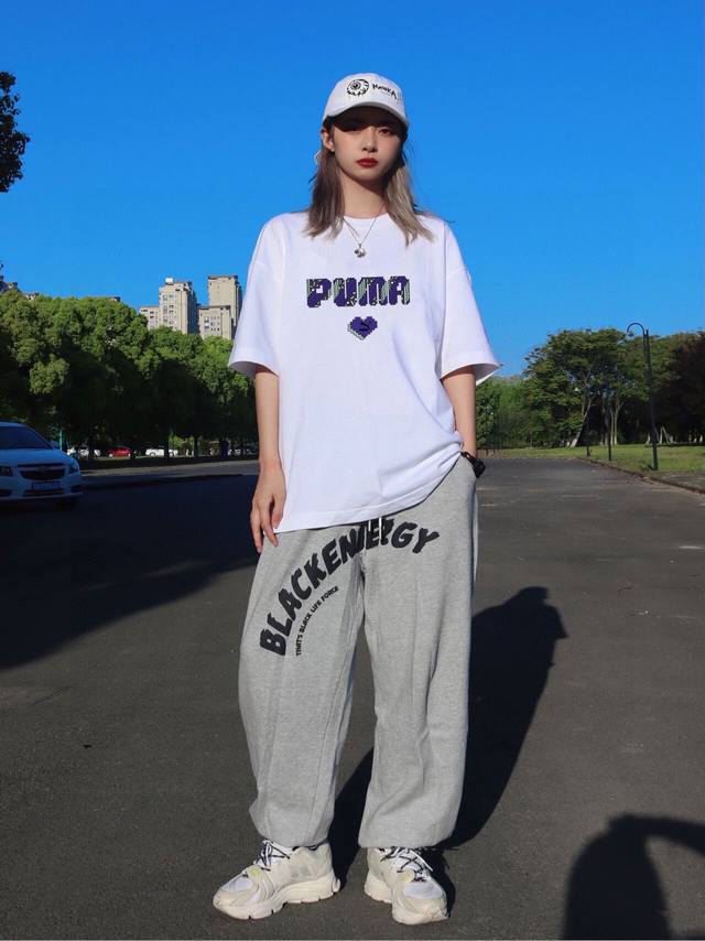 上新！Puma 彪马Logo元素碰撞，简约又不失设计感，超级吸睛！ 不仅保留了品牌的招牌风格，色调上的搭配效果自带层次，视觉上很有高街调性！重工艺高质感，棉质感