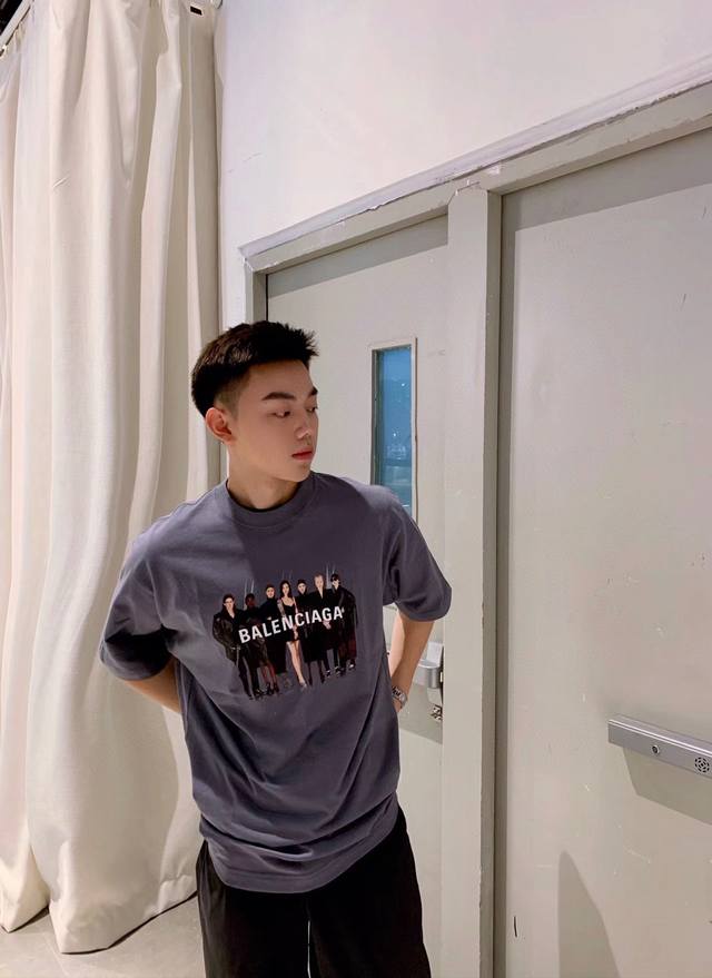 上新！Balenciaga巴黎世家经典短袖T恤，把经典玩出不同，打破单一设计再创造，增多点趣味性！男女同款入，厚实有质感，透气且吸汗，喜欢就盘她！ 尺码：S-3