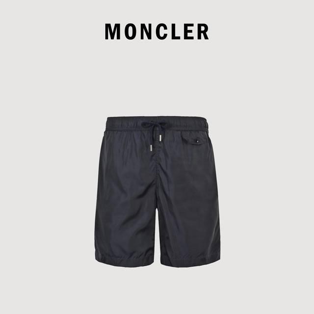 Moncler 蒙口 经典口袋徽标梭织短裤 后袋徽标运动短裤 面料采用速干尼龙材质，透气轻盈，柔软舒适，全套原版定制五金辅料，细节拉满，市场上顶配版本。宽松版型