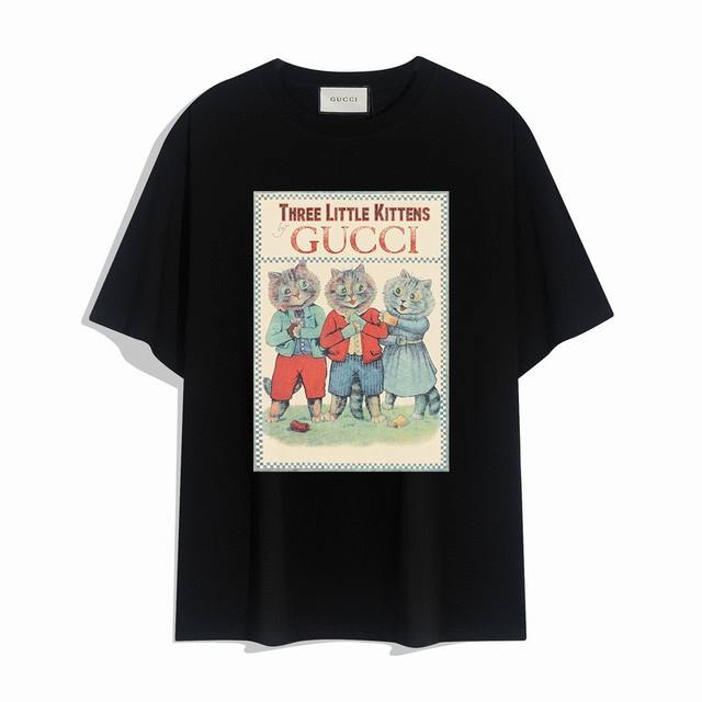Gucci三只猫短袖T恤,趣味设计看起来满满的范儿！版型剪裁特别有讲究！上身很洋气显瘦内搭外穿都看高密针织圆领设计，平整简约！亲肤透爽！T恤面料的柔软性舒适性无