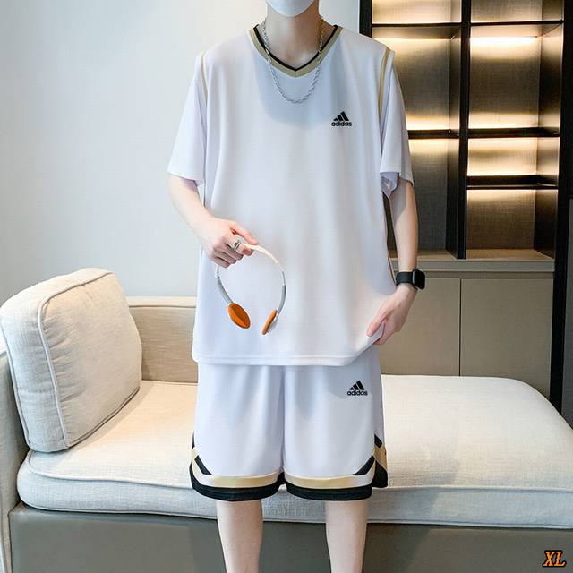 阿迪达斯 独家实拍上新夏季高品质跑步运动背心篮球服冰丝假两件T恤速干坎袖潮流足球服运动套装，本季主打，货源充足，放心主推，高端品质，经典设计，做工出色，经典百搭