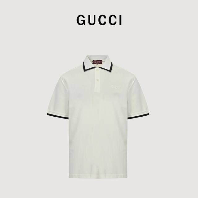 Gucci 古驰 25Ss 领拼字母贴布刺绣短袖Polo杉 选用定制珠地面料，奠定衣物高品质基础。珠地布有着特殊的蜂巢状透气结构， 带来良好的吸湿透气性，即使在