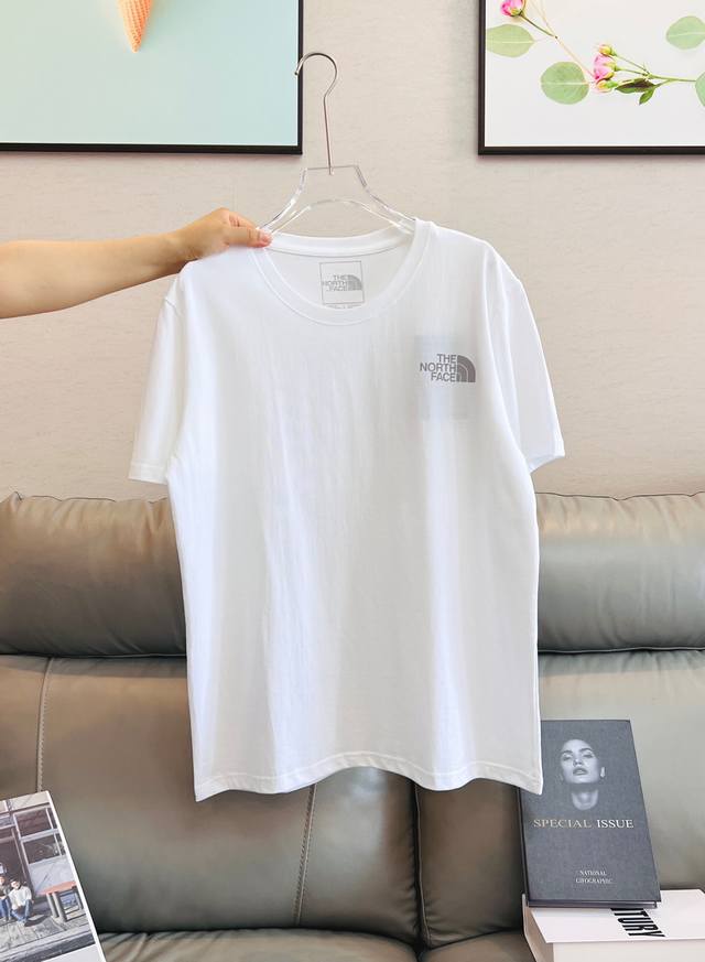 经典无可替代！# 日系The North Face 北面 万年经典纯棉双纱T 无性别限定的单品，男女均可，订制夜光Logo，品相完美！ 品名：Tnf 北面 经典